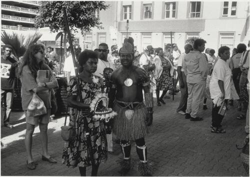 Ceremony to unveil the headstone at grave of Eddie Mabo, Flinders Mall, Townsville, 1995 [picture] / Gordon Undy
