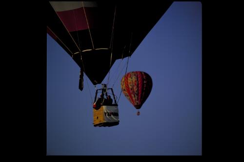 Canberra Festival - Balloon Fiesta, Balloon rides over lake 1 [picture]