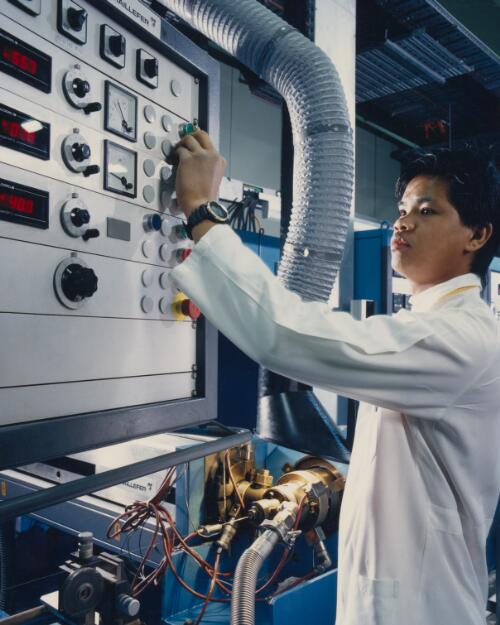 Optical fibre cable making at Botany works, New South Wales,  for Alcatel, 1990 [picture] / Wolfgang Sievers
