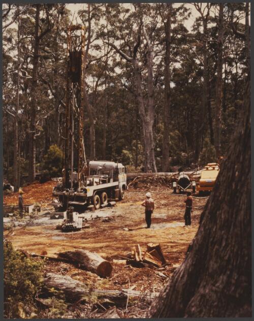 Test drilling for coal in southern Tasmania for Shell, 1980 [picture] / Wolfgang Sievers