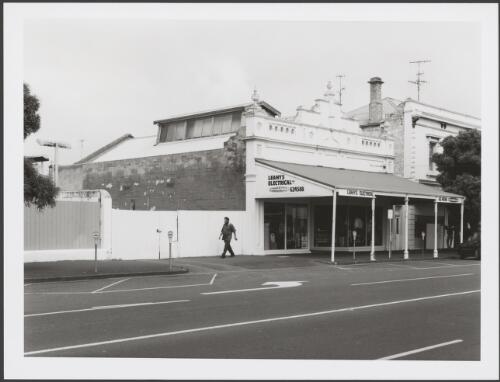 Commercial building with posted verandah and clerestory skylight.  225 Koroit Street, Warrnambool. 15/2/1997 [picture] / Robert Deane