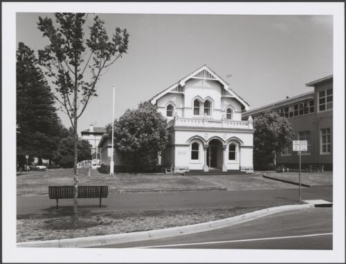 Court House building (1871).  Gilles and Timor Streets, Warrnambool. 15/2/1997 [picture] / Robert Deane