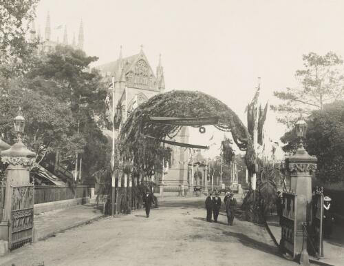 Floral Arch, entrance to Sydney Domain, 1901 [picture]