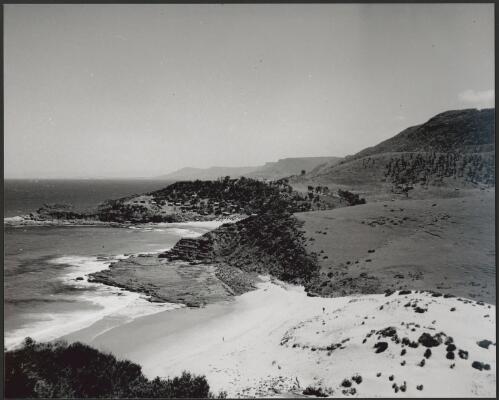 Era Beach showing shacks slums or heritage? Present controversy whether they should be retained, 1939 [picture] / Arthur Gilroy