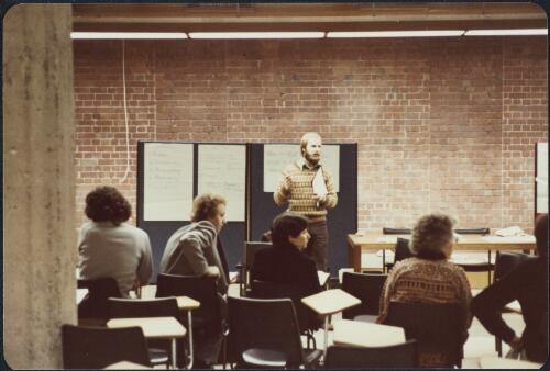 Counsellor Lawrie Moloney briefing role-players in the simulation of the Family Court of Australia, Melbourne, 1978? [picture] / D.J. McKenzie