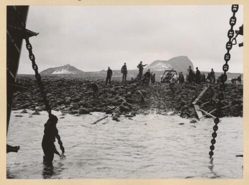 Australians land at the beach-head at Heard Island, Antarctica, 1948 [picture] / D. Eastman