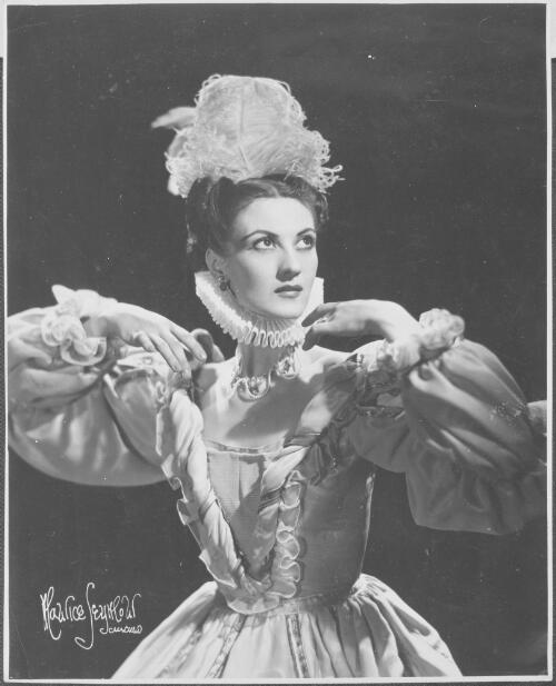 Valrene Tweedie in 'Quelques Fleurs', New York, Ballet Russe de Monte Carlo, 1947-48 [picture] / Maurice Seymour
