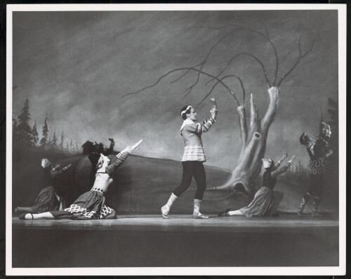 Dancers of the Victorian Ballet Guild in Laurel Martyn's  'En Saga', 1962 [picture] / Eric Smith