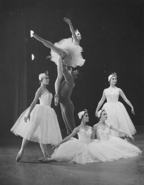 Janet Karin and Jack Manuel with Pam Buckman, Lay Kwon, Elizabeth Ingram and Elaine Kemp in Swan Lake, Victorian Ballet Guild, Palais Theatre, 1962 [picture] / photography by Eric Smith