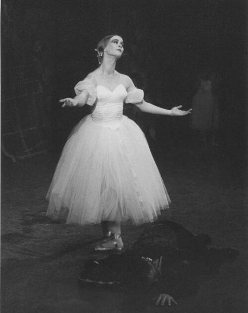 Janet Karin in Giselle, Victorian Ballet Guild, Palais Theatre, 7 July 1962, [1] [picture] / photography by Eric Smith