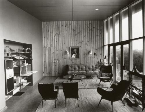 The Age Dream Home, Melbourne, furniture by Grant Featherston 1955 [picture] / Wolfgang Sievers