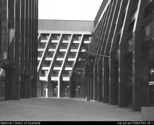 Exterior of AMP offices, Melbourne, Victoria, 1970 [3] [picture] / Wolfgang Sievers
