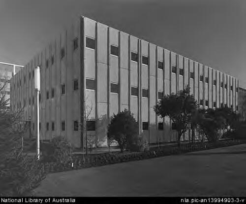 Brownless Medical Library, (exterior) (University of Melbourne 1967 [picture] / Wolfgang Sievers
