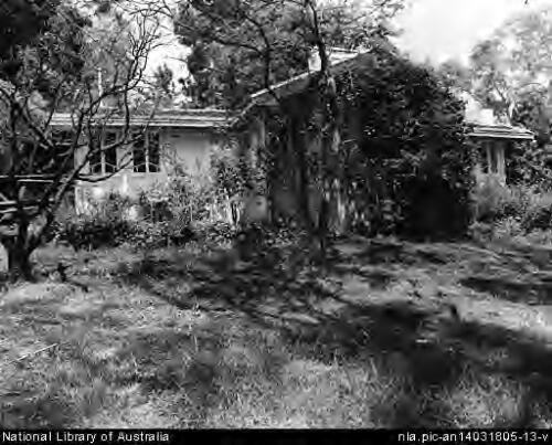 Stanley Salter residence, 16 Glyndeborne Avenue, Toorak, Victoria (1922), 1975 [picture] / Wolfgang Sievers