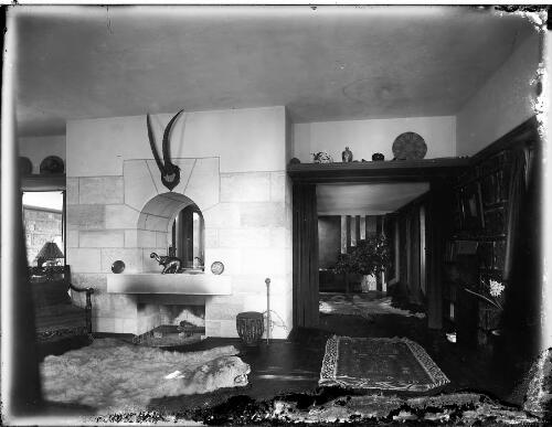 Interior of the Fishwick House, Castlecrag, New South Wales, ca. 1933, 1 [picture] / Rowland Herbert