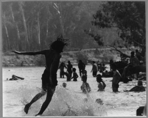 [People swimming in the Murray River at the Mulwala Rock Festival, Mulwala 1972] [picture] / Joseph Oros