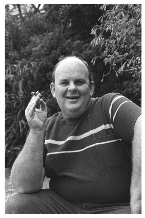 Portrait of Les Murray, Chatswood, N.S.W., 1984 [picture] / Alec Bolton