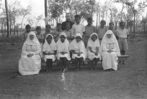 Aboriginal Australians, Melville Island, 1941 [11] [picture] / Roy Pope