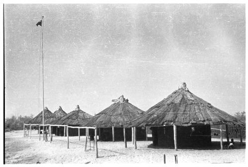 Aboriginal Australians, Melville Island, 1941 [16] [picture] / Roy Pope
