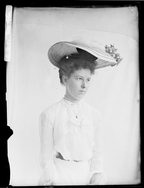 Winifred Cazneaux wearing a hat, North Sydney, ca. 1905, 2 [picture] / Harold Cazneux
