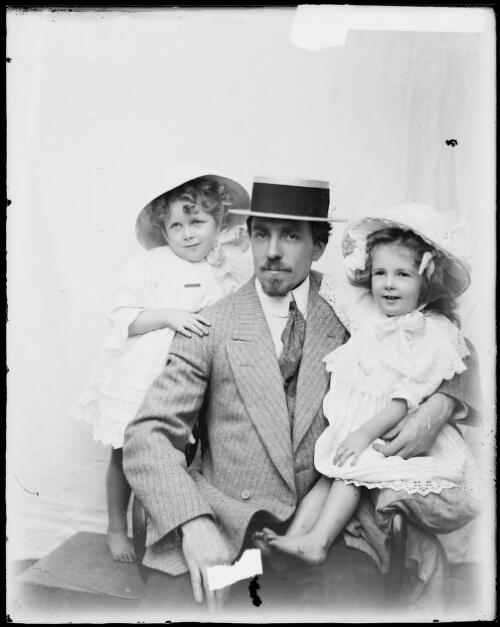 Harold Cazneaux seated with daughters Jean and Rainbow, 1911 [picture] / Harold Cazneaux
