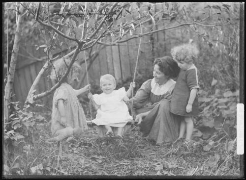 Winifred Cazneaux with Jean, Rainbow and baby Beryl on a swing in the garden, Riley Street, North Sydney, 1912 [picture] / Harold Cazneaux