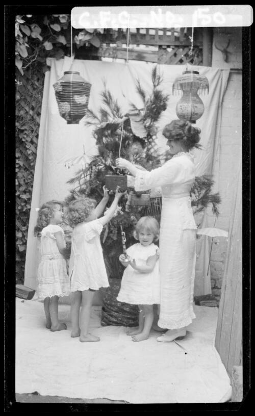 Rainbow, Jean, Beryl Cazneaux and an unidentified family friend decorating a Christmas tree, December 1912 [picture] / Harold Cazneaux