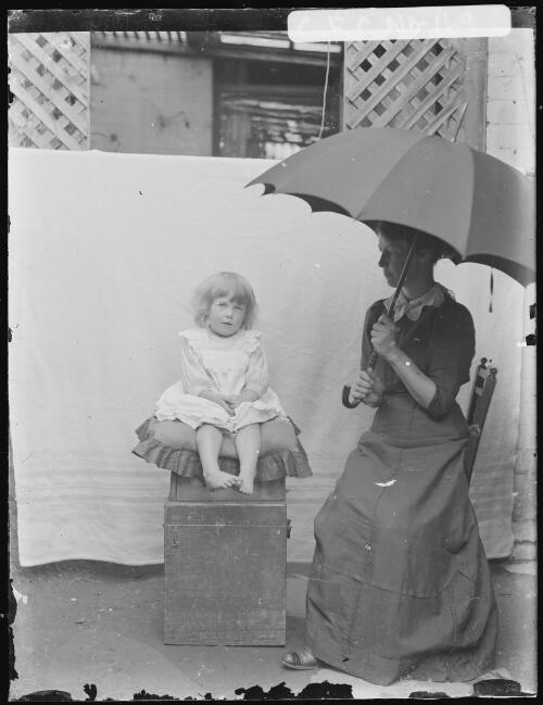 Beryl Cazneaux seated on a box next to Winifred Cazneaux, 1913? [picture] / Harold Cazneaux