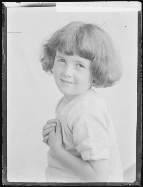 Jean Cazneaux, North Sydney, 1915, 1 [picture] / Harold Cazneaux