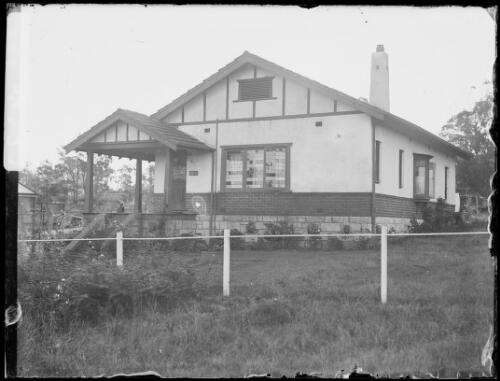 Ambleside, 24 Dudley Avenue, Roseville, New South Wales, 1915 [picture] / Harold Cazneaux