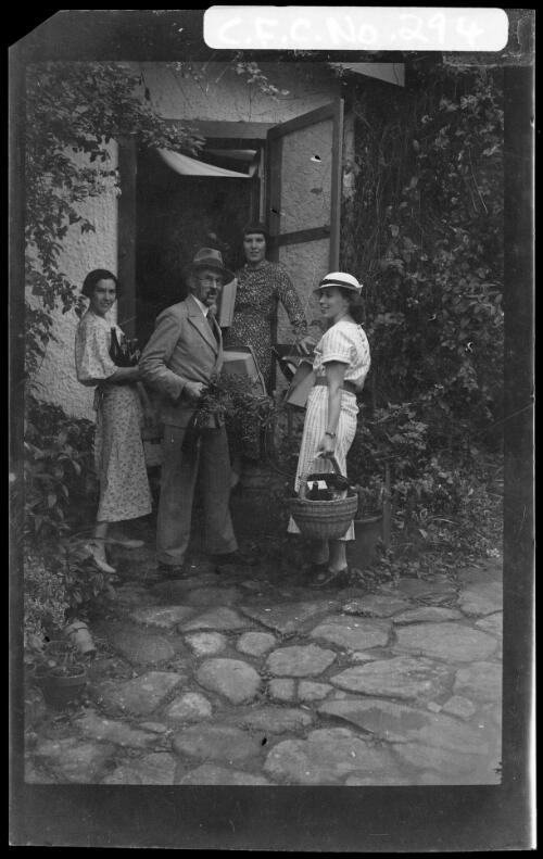 Harold Cazneaux and three of his daughters carrying the Christmas shopping at Ambleside, Roseville, New South Wales, December 1935 [picture] / Harold Cazneaux