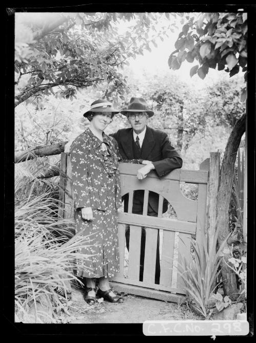 Harold and Winifred Cazneaux standing at a gate at Ambleside, Roseville, New South Wales, Christmas 1936, 2 [picture] / Harold Cazneaux