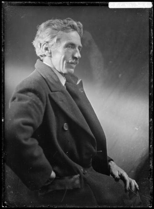 Harold Cazneaux in an overcoat, 1930s, 1 [picture] / Harold Cazneaux