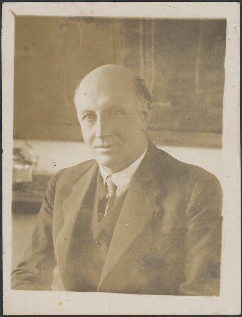 Portrait of Dr Harvey Sutton, the Director of the School of Tropical Medicine at Sydney University, ca. 1935 [picture] / Sarah Chinnery