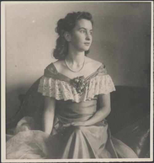Portrait of Prudence Chinnery, Victoria, ca. 1955 [picture] / Sarah Chinnery