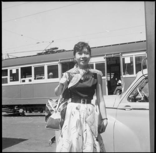 Woman carrying a shoulder bag, Collins Street, Melbourne, ca. 1955 [picture] / Sarah Chinnery
