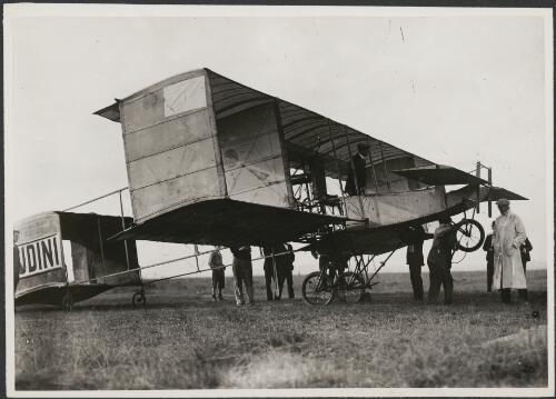 Harry Houdini's Voisin biplane on ground, 1911 [picture] / Sydney Morning Herald and Sydney Mail