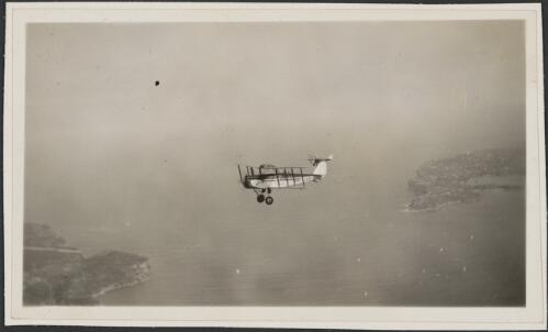 De Havilland DH 50, Southern Cross Midget, VH-UAB, flown by pilot Tom Pethybridge in welcoming Smithy to Sydney, 14 October, 1933 [picture]