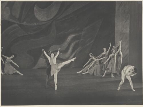 Boris Belsky as Fate, Tamara Toumanova and David Lichine as Passion and artists of the company, in Les presages, Original Ballet Russe, Australian tour, His Majesty's Theatre, Melbourne, April - June, 1940 (2) [picture] / Hugh P. Hall
