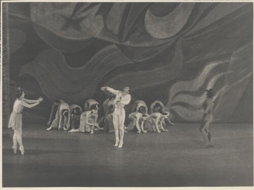 Tamara Toumanova and David Lichine as Passion, Boris Belsky as Fate and artists of the company, in Les presages, Original Ballet Russe, Australian tour, His Majesty's Theatre, Melbourne, April - June, 1940 [picture] / Hugh P. Hall