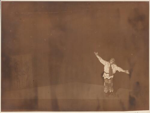 Yura Lazovsky as Petrouchka, in Petrouchka, Original Ballet Russe, Australian tour, His Majesty's Theatre, Melbourne, May 1940 (3) [picture] / Hugh P. Hall