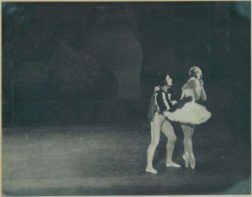 Anton Dolin as the Prince and Irina Baronova as the Queen of the Swans, in Le lac des cygnes, Covent Garden Russian Ballet, Australian tour, His Majesty's Theatre, Melbourne, 1938 (2) [picture] / Hugh P. Hall