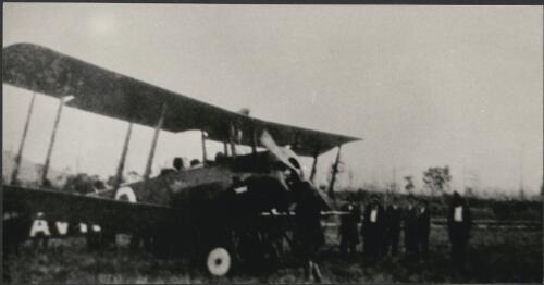Crowd surrounds the Avro 504K biplane, Australia, ca. 1921 [picture]
