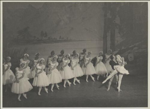 Anton Dolin as the Prince (front right), Irina Baronova as the Queen of the Swans (front right), and artists of the company, in Le lac des cygnes, Covent Garden Russian Ballet, Australian tour, His Majesty's Theatre, Melbourne, 1938 [picture] / Hugh P. Hall