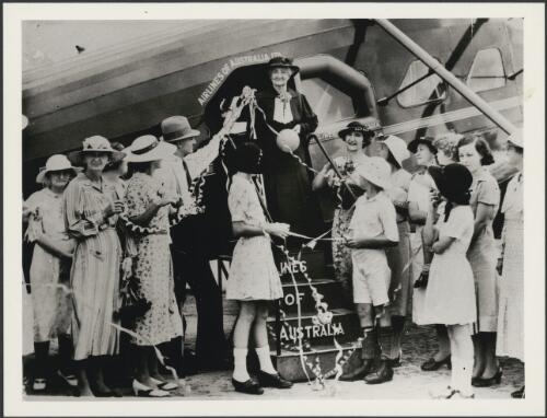 Mrs Hinkler, Bert's mother, arrives at Bundaberg on Airlines of Australia aircraft [picture]