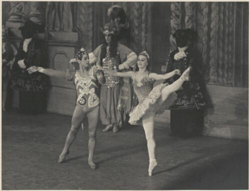 Roman Jasinsky and Genevieve Moulin, and artists of the company, in Le mariage d'Aurore, The Original Ballet Russe, Australian tour, His Majesty's Theatre, Melbourne, 1940 (4) [picture] / Hugh P. Hall