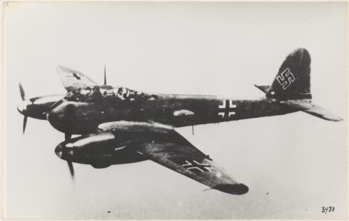 German Luftwaffe Messerschmitt Me 410 Hornisse [Hornet] fighter bomber in flight, ca. 1943 [picture]