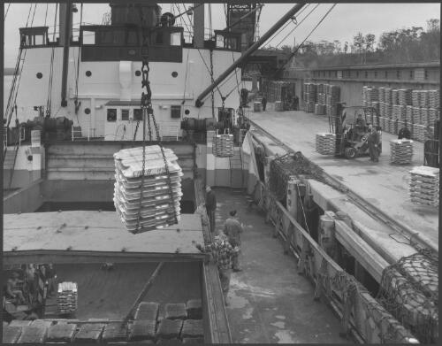 Shipping aluminium ingots from Comalco's at Bell Bay, Tas [picture] / Wolfgang Sievers