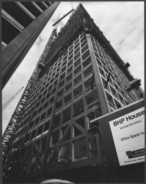 Construction of the former BHP House, 140 William St., Melb., arch, Yuncken, Freeman [picture] / Wolfgang Sievers
