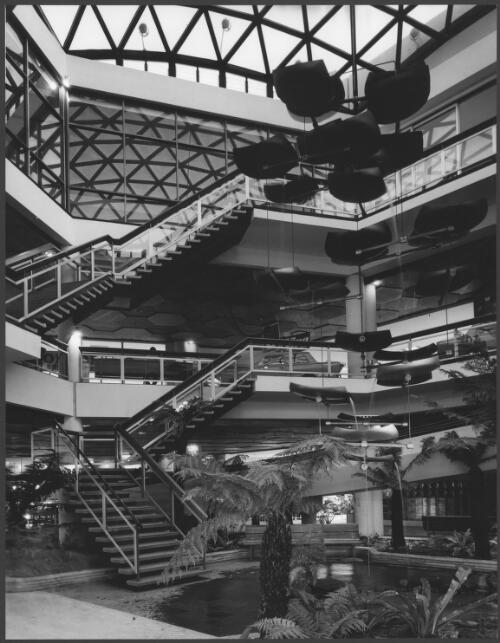 Miranda shopping centre, Sydney, architects: Tomkins, Shaw & Evans (2) [picture] / Wolfgang Sievers
